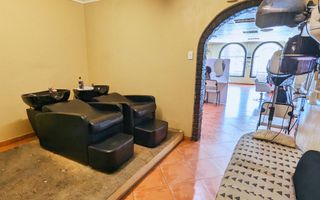 Office / Retail / Mixed Use To Rent in Eros