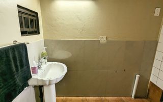 Office / Retail / Mixed Use To Rent in Eros