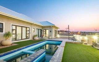 4 Bedroom House To Rent in Kleine Kuppe