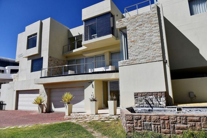 8 Bedroom House For Sale in Ludwigsdorf, Windhoek