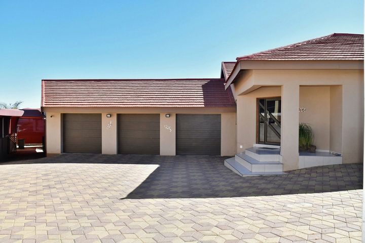 4 Bedroom House For Sale in Auasblick, Windhoek