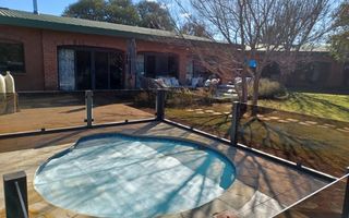7 Bedroom House For Sale in Out of Nature, Windhoek