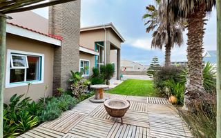 5 Bedroom House For Sale in Mile 4, Swakopmund