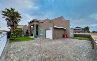 5 Bedroom House For Sale in Mile 4, Swakopmund