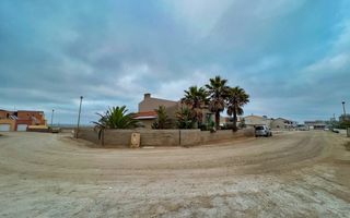 5 Bedroom House For Sale in Mile 4, Swakopmund