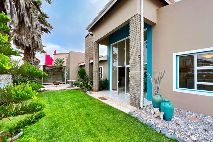 5 Bedroom House For Sale in Mile 4, Swakopmund