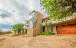 6 Bedroom House For Sale in Brakwater, Windhoek
