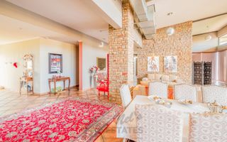 6 Bedroom House For Sale in Brakwater, Windhoek