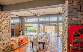 6 Bedroom House For Sale in Brakwater, Windhoek