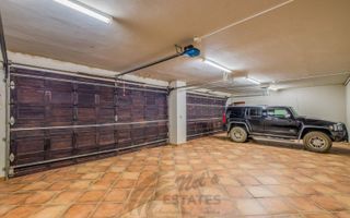 6 Bedroom House For Sale in Brakwater, Windhoek