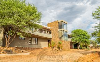 6 Bedroom House For Sale in Brakwater, Windhoek