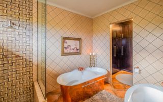 6 Bedroom House For Sale in Brakwater, Windhoek