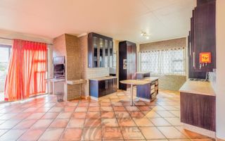 6 Bedroom House For Sale in Brakwater, Windhoek