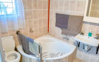 3 Bedroom House For Sale in Henties Bay Central, Henties Bay