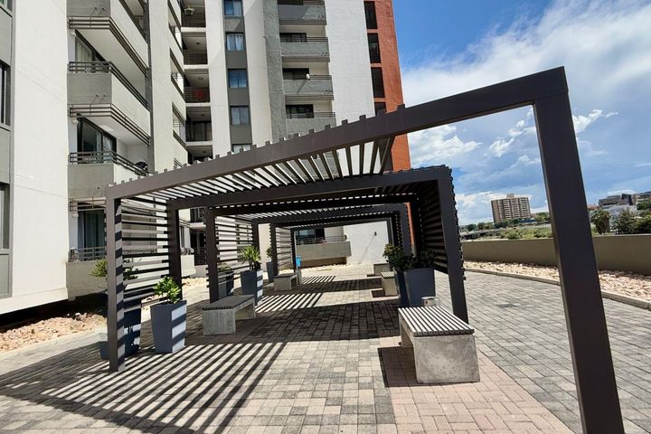 1 Bedroom Apartment / Penthouse For Sale in Windhoek Central, Windhoek