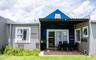 3 Bedroom House For Sale in Academia