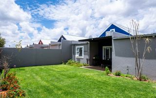 3 Bedroom House For Sale in Academia