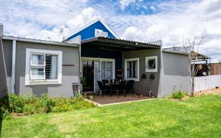 3 Bedroom House For Sale in Academia