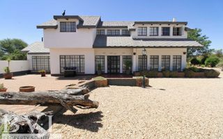 7 Bedroom House For Sale in Windhoek East, Windhoek