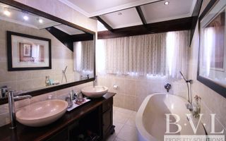 7 Bedroom House For Sale in Windhoek East, Windhoek