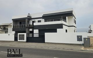 3 Bedroom House For Sale in Mile 4