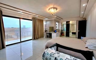 5 Bedroom House For Sale in Henties Bay Central