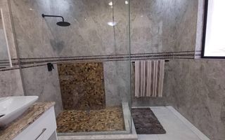 5 Bedroom House For Sale in Henties Bay Central