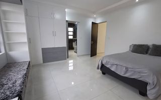 5 Bedroom House For Sale in Henties Bay Central