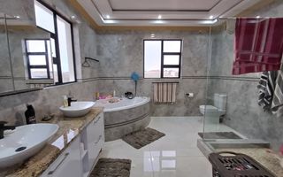 5 Bedroom House For Sale in Henties Bay Central