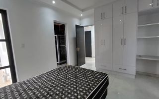 5 Bedroom House For Sale in Henties Bay Central