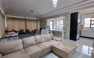 5 Bedroom House For Sale in Henties Bay Central