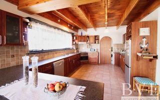 3 Bedroom House For Sale in Long Beach