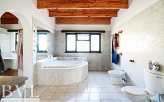 3 Bedroom House For Sale in Long Beach