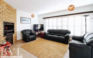 3 Bedroom House For Sale in Long Beach