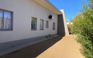 3 Bedroom House For Sale in Academia
