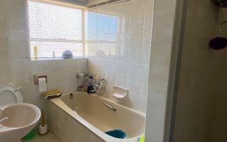 3 Bedroom House For Sale in Academia