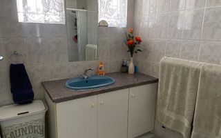 4 Bedroom House For Sale in Academia