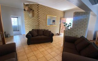 4 Bedroom House For Sale in Academia