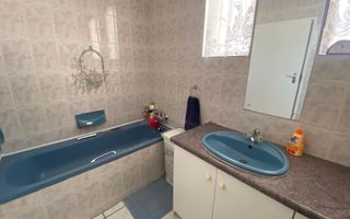 4 Bedroom House For Sale in Academia