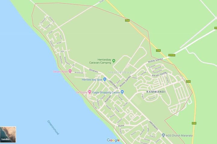 House For Sale in Henties Bay Central, Henties Bay