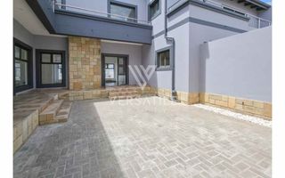 4 Bedroom House To Rent in Long Beach