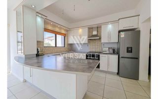 4 Bedroom House To Rent in Long Beach