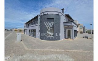 4 Bedroom House To Rent in Long Beach