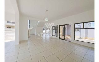 4 Bedroom House To Rent in Long Beach