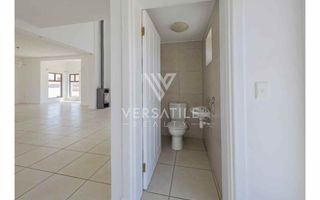 4 Bedroom House To Rent in Long Beach