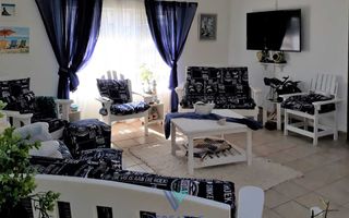 4 Bedroom House For Sale in Henties Bay Central