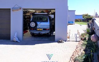 4 Bedroom House For Sale in Henties Bay Central