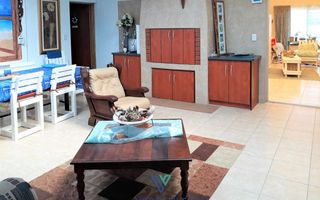 4 Bedroom House For Sale in Henties Bay Central