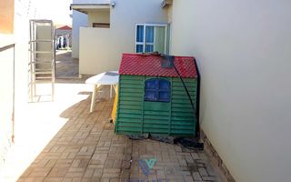 4 Bedroom House For Sale in Henties Bay Central