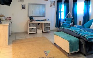 4 Bedroom House For Sale in Henties Bay Central